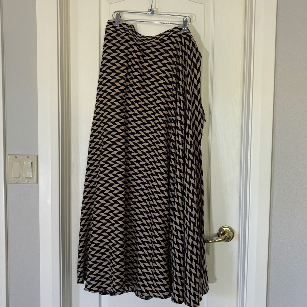 Geometric Print Wrap Maxi Skirt | Black Beige | Women’s Medium